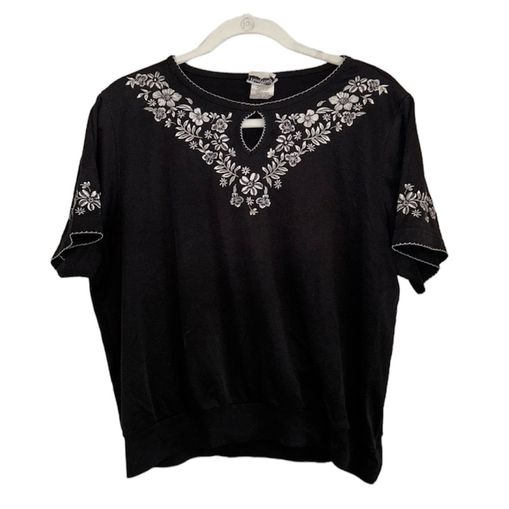 Vintage BonWortb Black & White Top Women’s Size Medium / Large Shirt Lace Design
